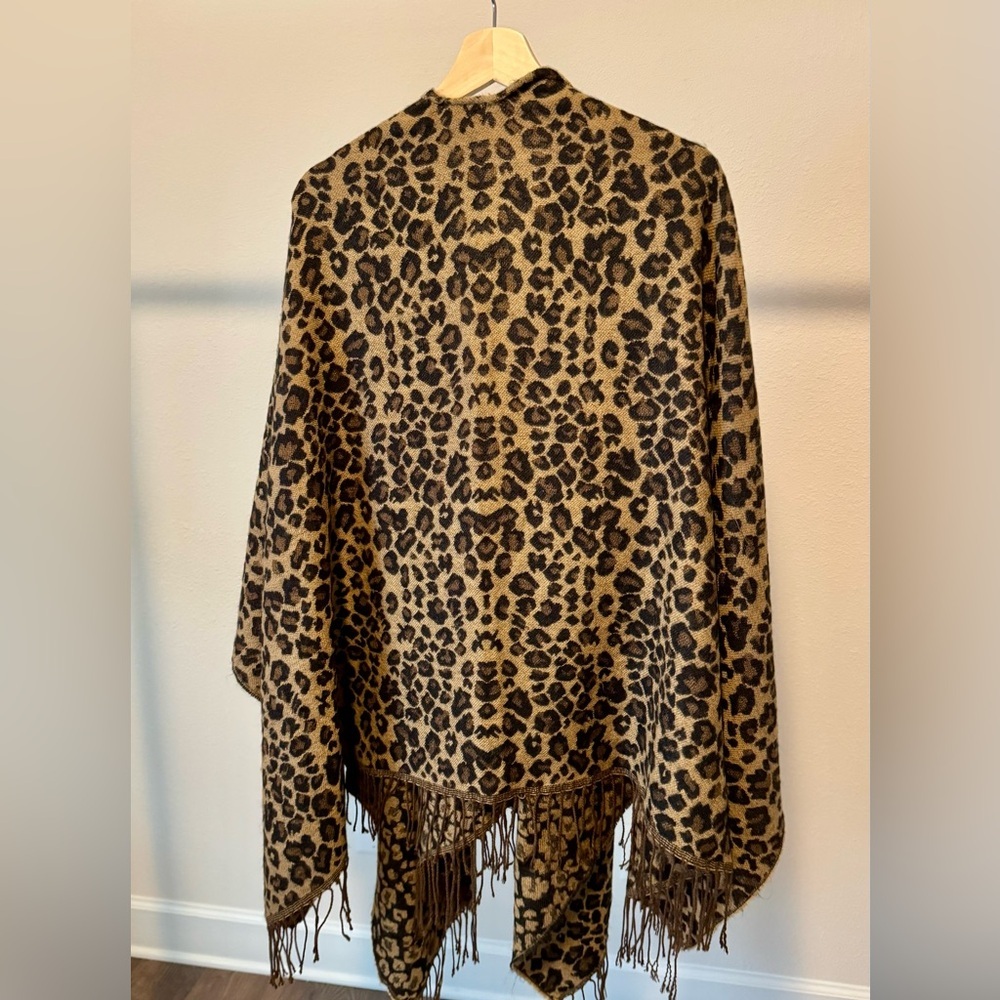 Croft & Barrow Leopard Print Shawl Cape with Fringe - Picture 2 of 6